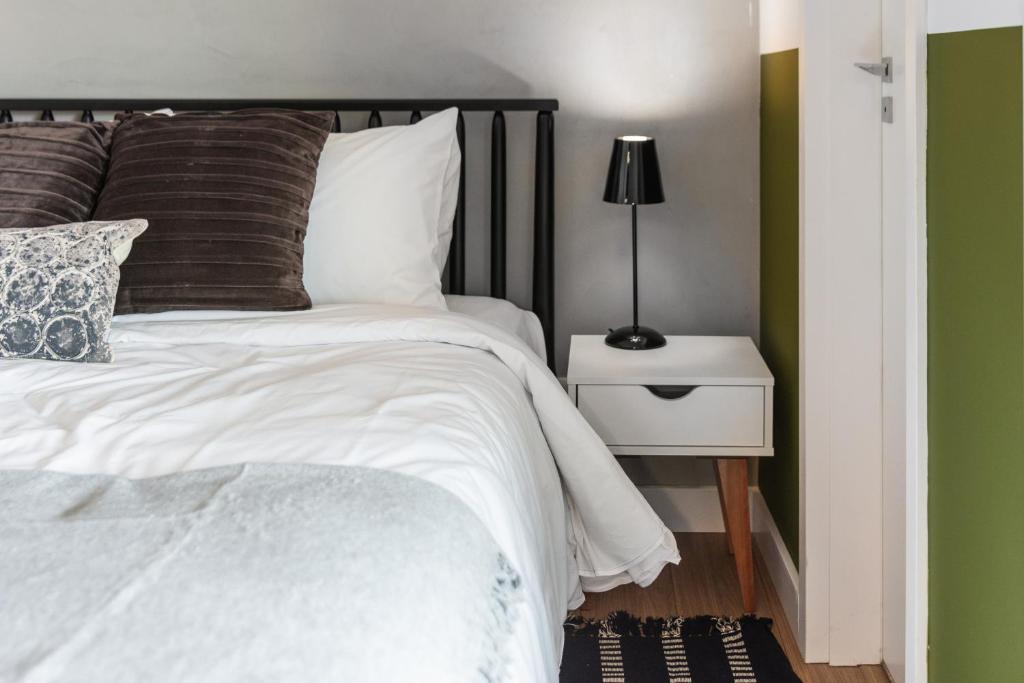  Apartamento completo com vaga - Vila Olímpia