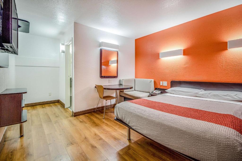 Postel nebo postele na pokoji v ubytování Motel 6-Conroe, TX