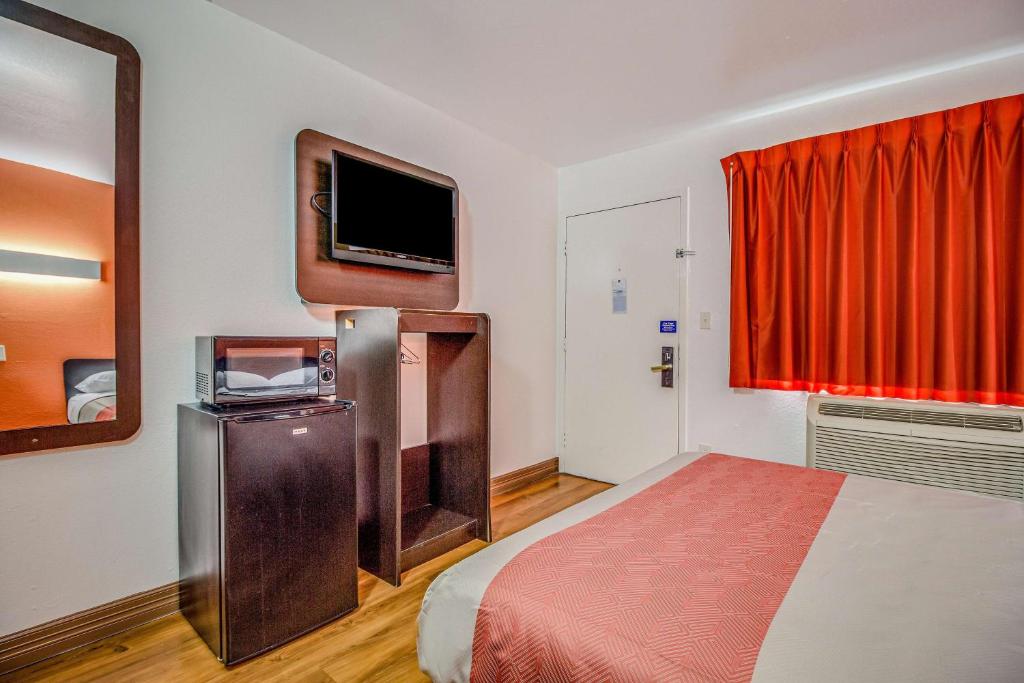 Postel nebo postele na pokoji v ubytování Motel 6-Conroe, TX