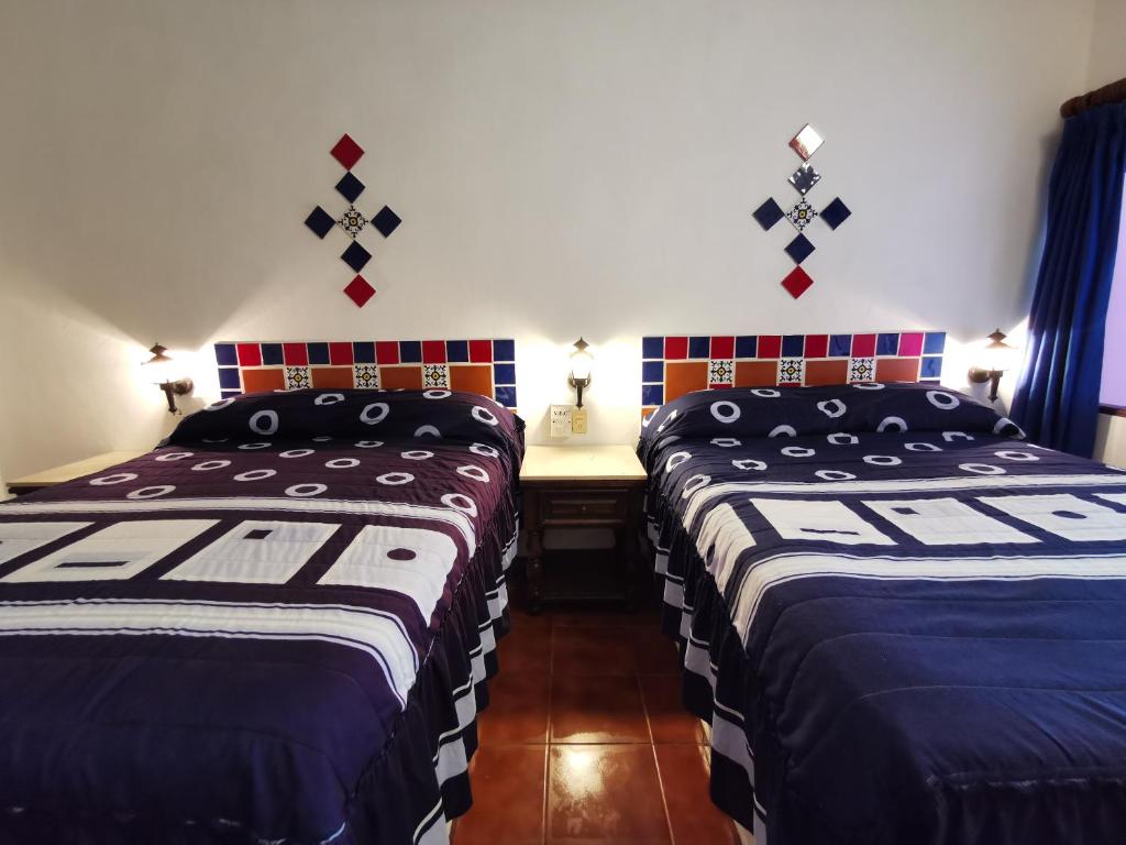 Llit o llits en una habitació de Hotel Doralba Inn Chichen