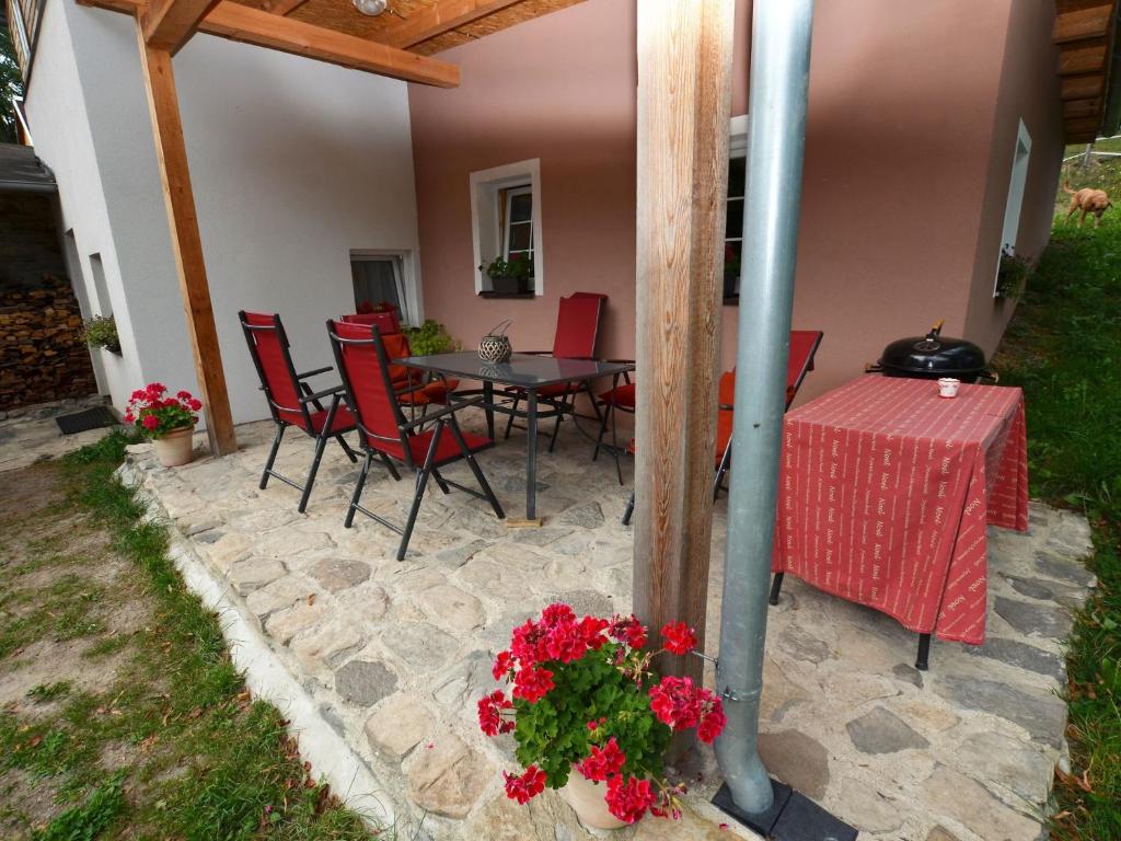 Zdjęcie z galerii obiektu Spacious holiday home with pool w mieście Malečov