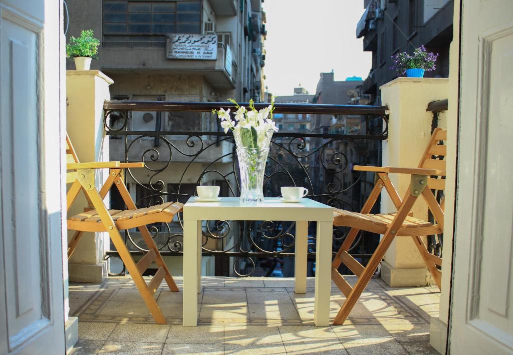 Uma varanda ou terraço em Kmt Hostel