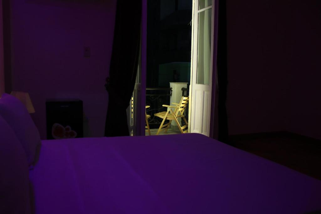 Uma cama ou camas num quarto em Kmt Hostel