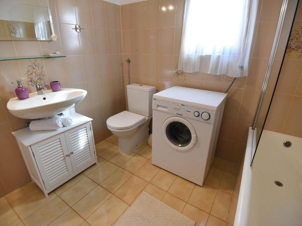 Fotografia z galérie ubytovania Scenic apartment in Maslenica with terrace v destinácii Maslenica