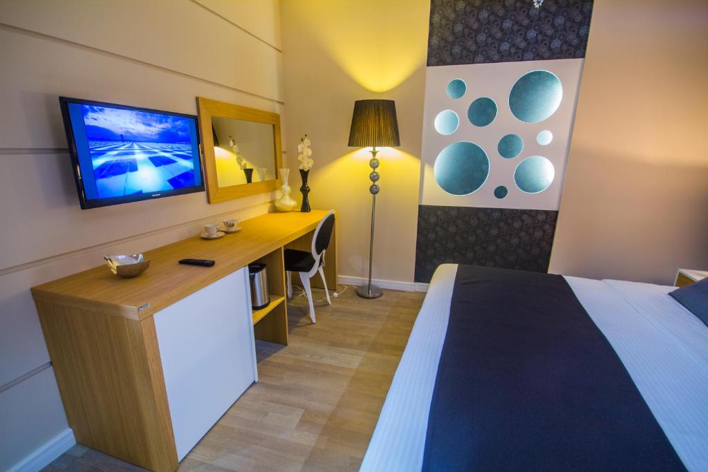 Peninsula Luxury Rooms - 4