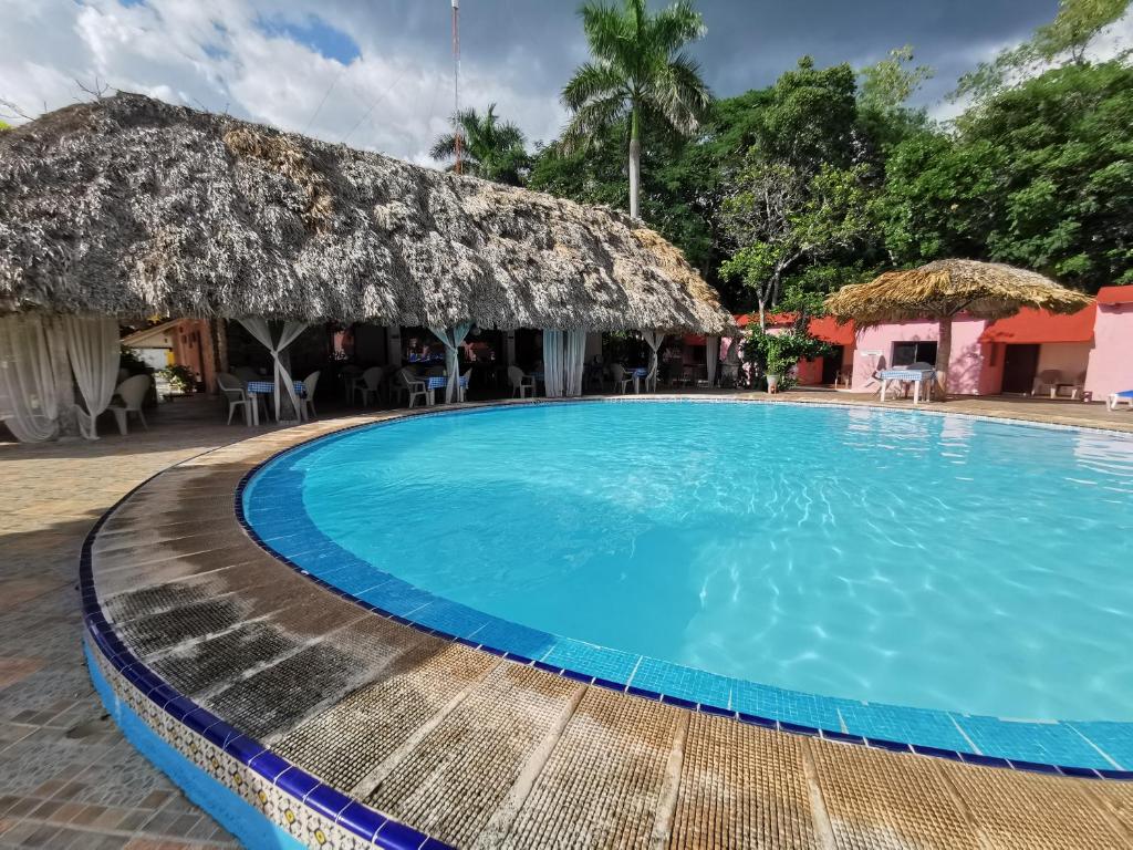 Piscina a Hotel Doralba Inn Chichen o a prop