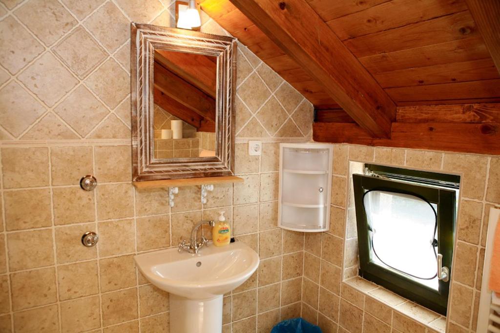 Kúpeľňa v ubytovaní Stein House Marasovic