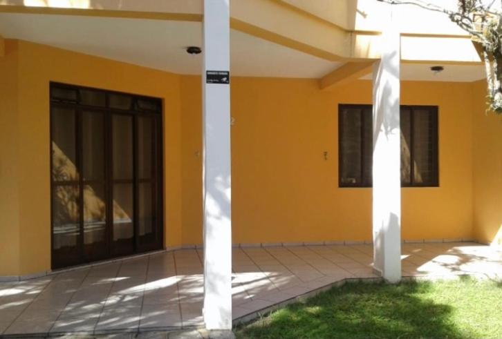  Linda e espaçosa casa de Guaratuba a 2 quadras da praia central