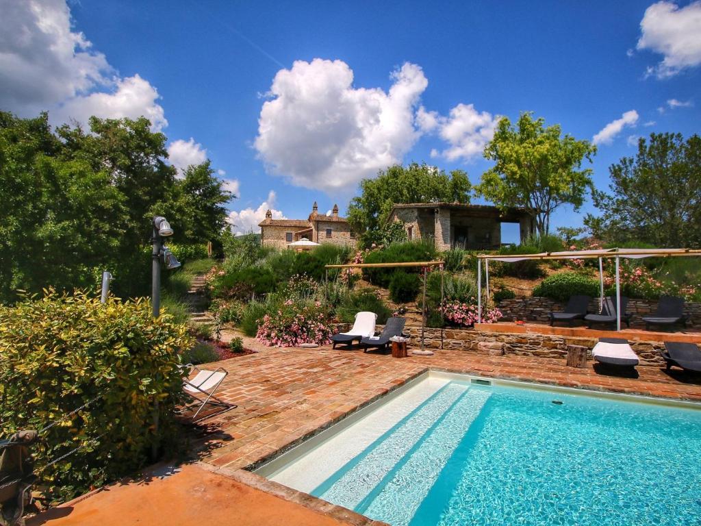 Piscina en o cerca de Valley View Farmhouse in Umbertide with Pool and BBQ