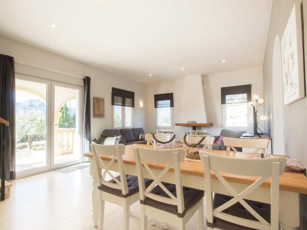 Stunning Holiday Home in Alcalali with Private Swimming Pool ...