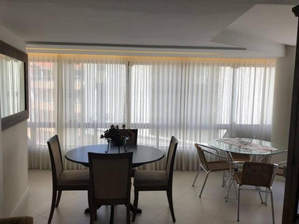 Apartamento Bem localizado Meia Praia excelente