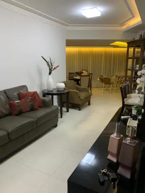  Apartamento Bem localizado Meia Praia excelente