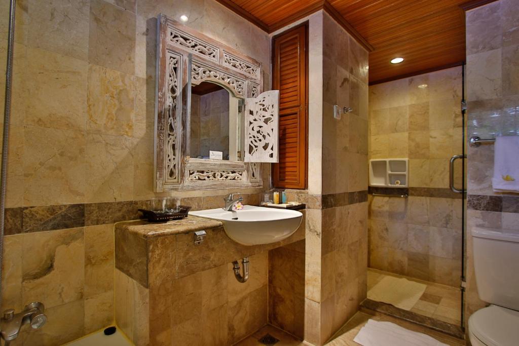 Koupelna v ubytování Jayakarta Hotel Lombok