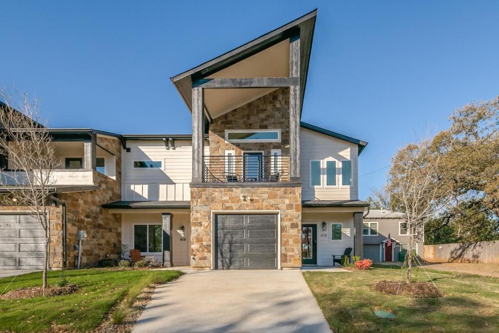 Arlington Home Near AT&T Stadium, Globe Life Field, Six Flags, UTA - Housity