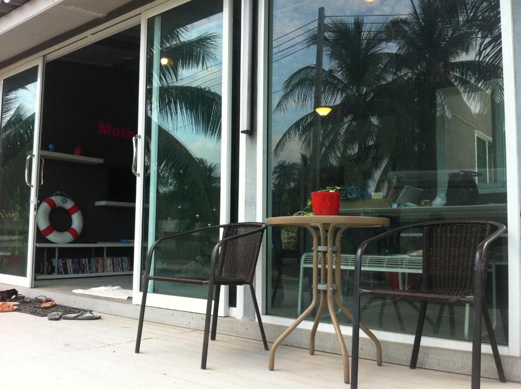 Balkón nebo terasa v ubytování Monkey Samui Hostel