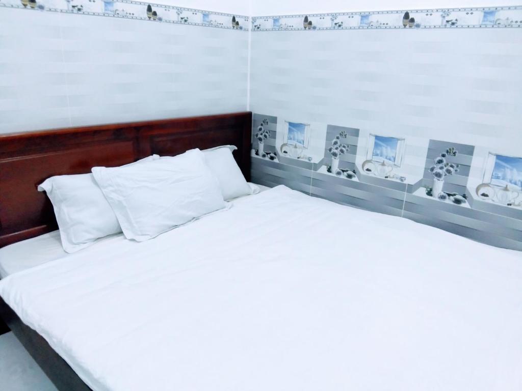 Postel nebo postele na pokoji v ubytování Nhà nghỉ Đế Vương