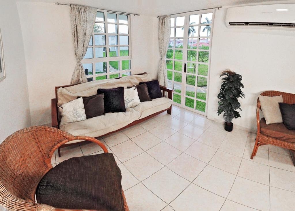 HominngBird Acapulco - Three-Bedroom Villa