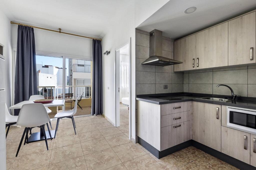 Kuchyň nebo kuchyňský kout v ubytování Apartamento Mar Rizada