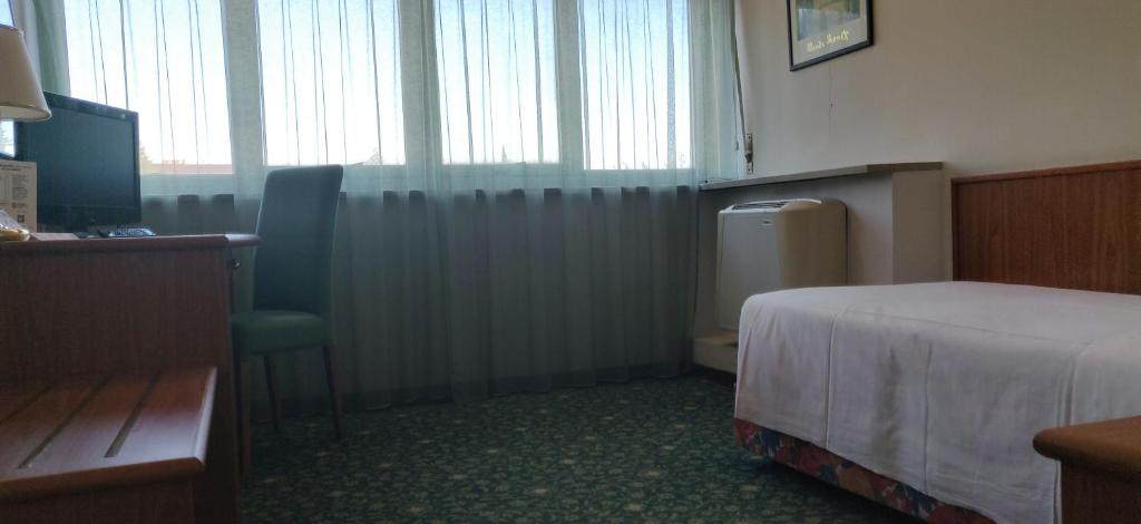 Postel nebo postele na pokoji v ubytování Hotel Cristallo
