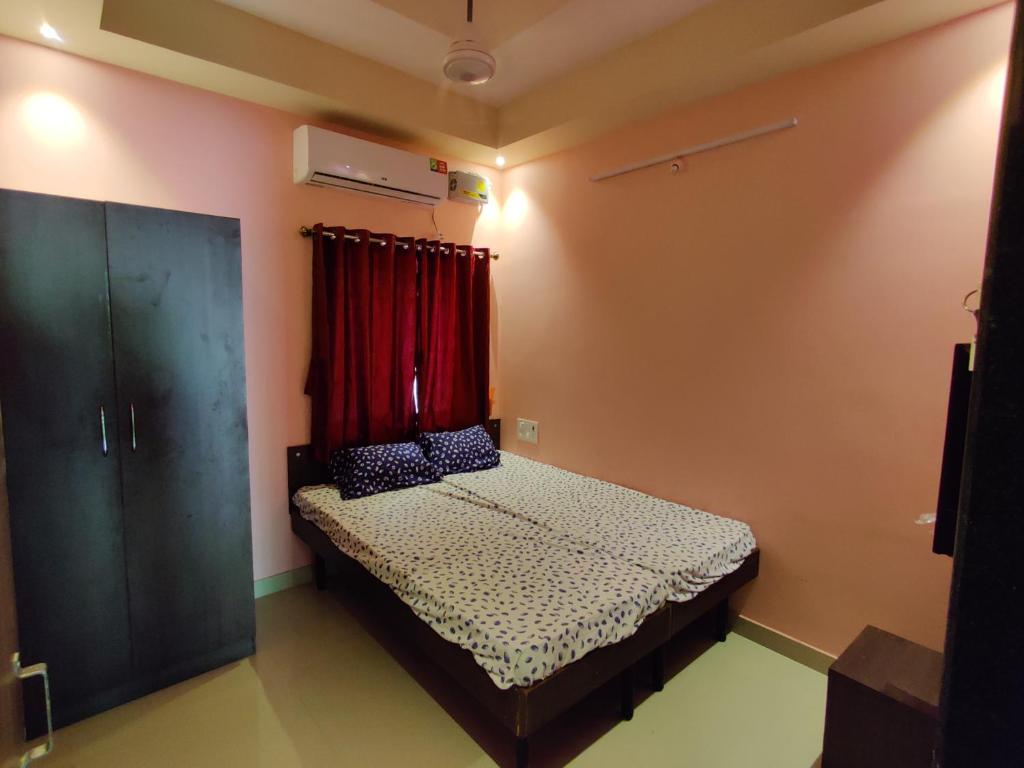 Postel nebo postele na pokoji v ubytování Bandekar Home Stay