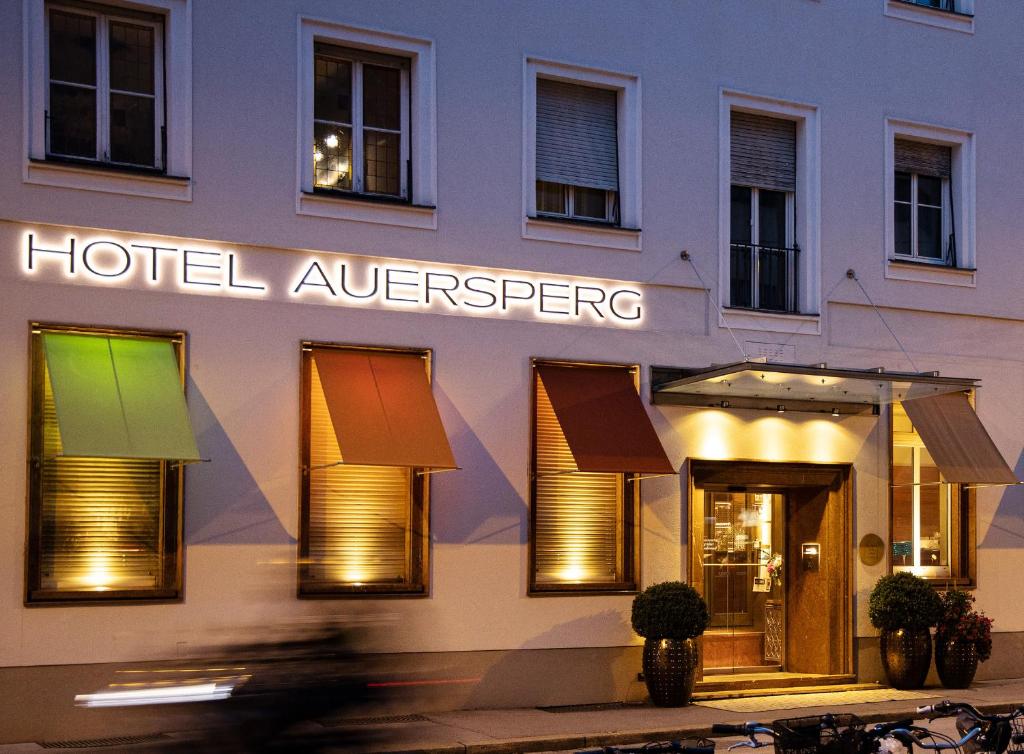 Hotel & Villa Auersperg