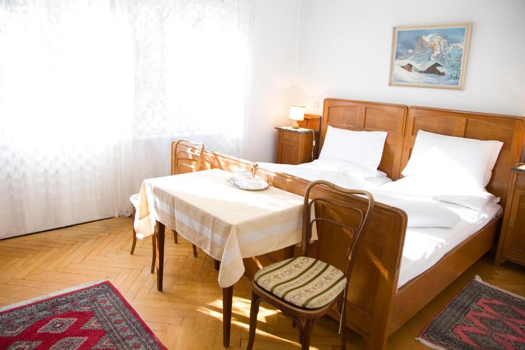 Postel nebo postele na pokoji v ubytování Hotel Villa Westend
