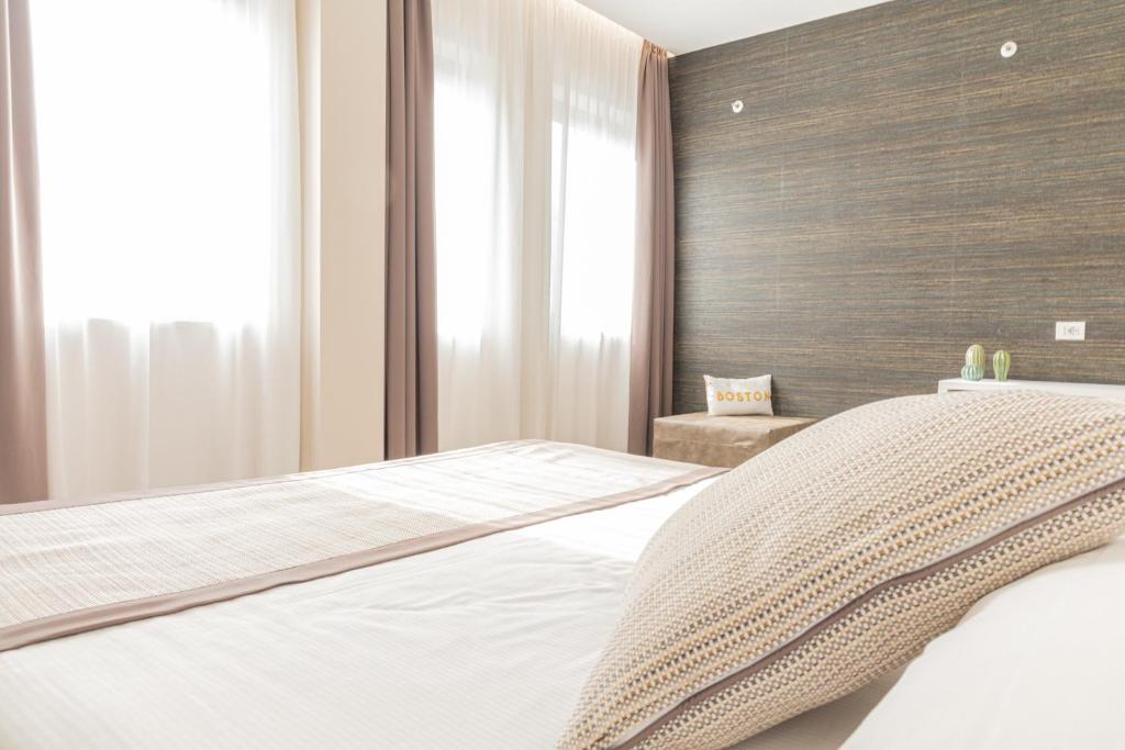 Postel nebo postele na pokoji v ubytování Hotel Boston