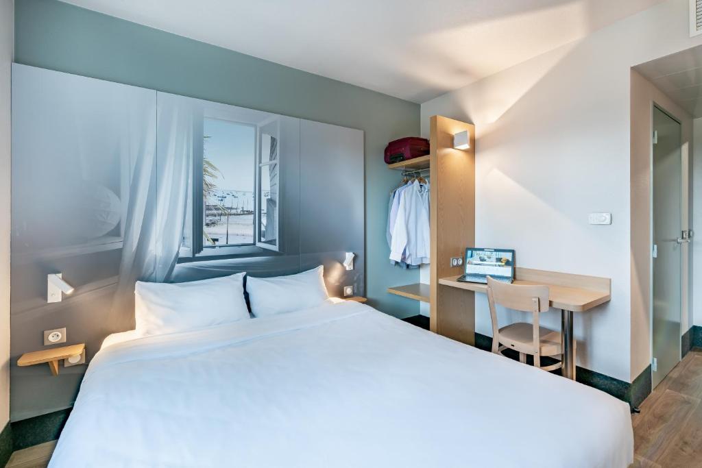 Postel nebo postele na pokoji v ubytování B&B HOTEL Arcachon Gujan-Mestras
