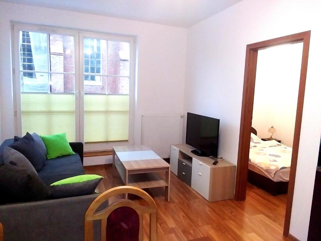 Televízia a/alebo spoločenská miestnosť v ubytovaní Apartment Old Town Cozy