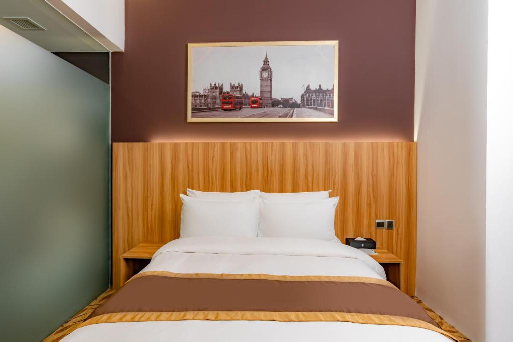 Superior Queen Room (No View) With Free Minibar
