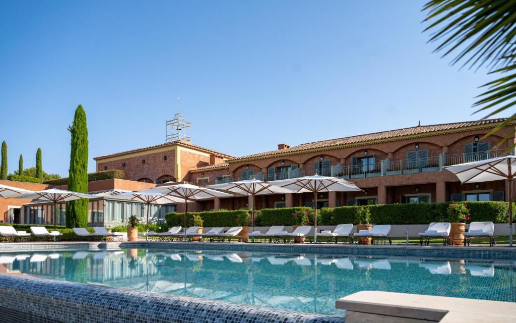 Bazén v ubytování L'Hôtel & Spa du Castellet nebo v jeho okolí