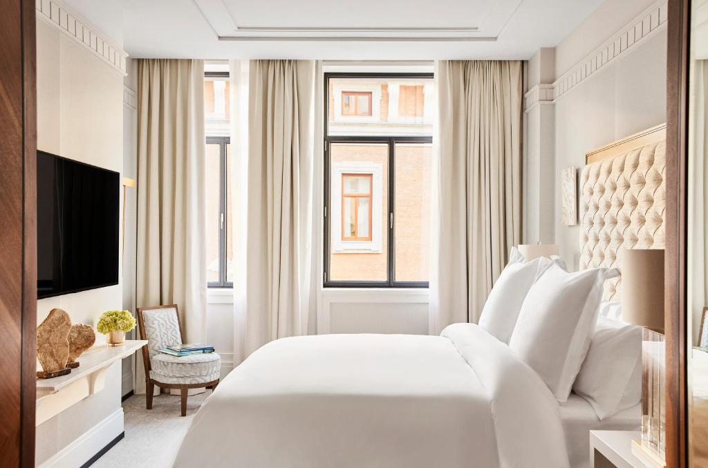 Four Seasons Hotel Madrid - Resim 24