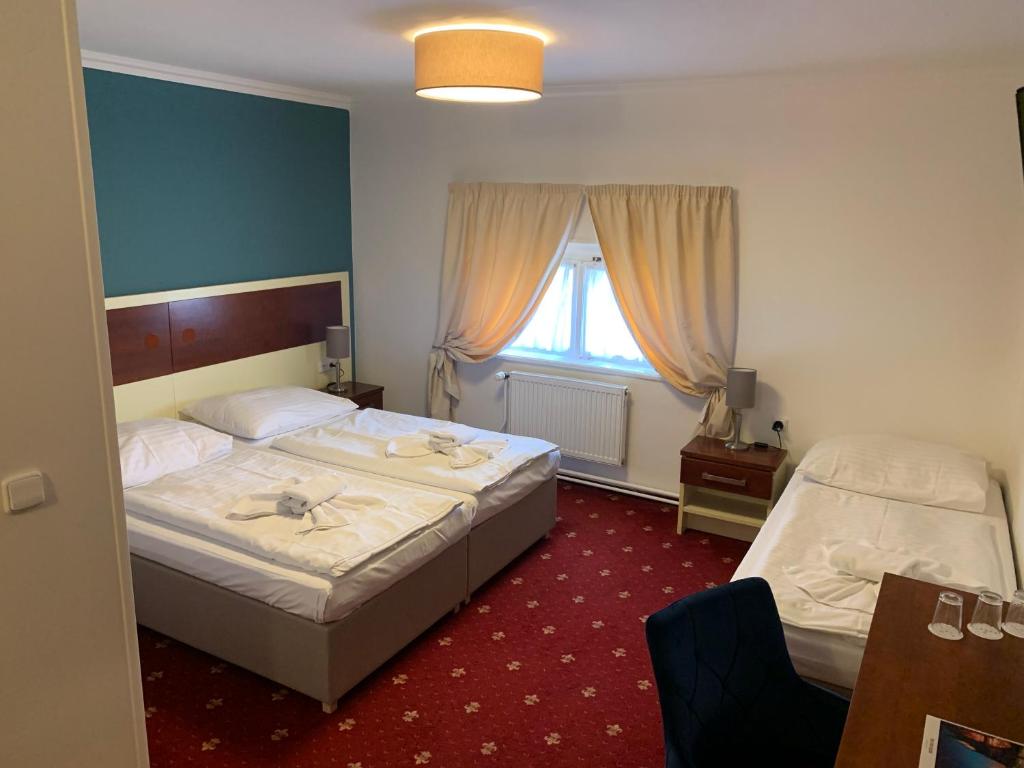 Łóżko lub łóżka w pokoju w obiekcie City-Inn