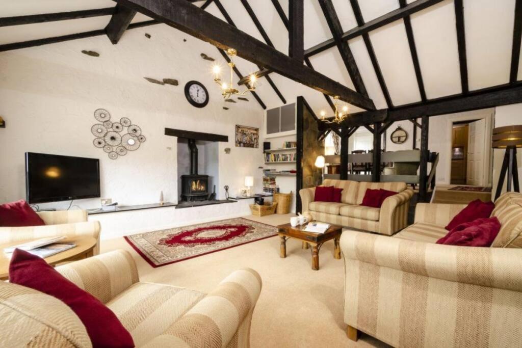 a large living room with couches and a tv at Christmas Cottage in Chapel Stile
