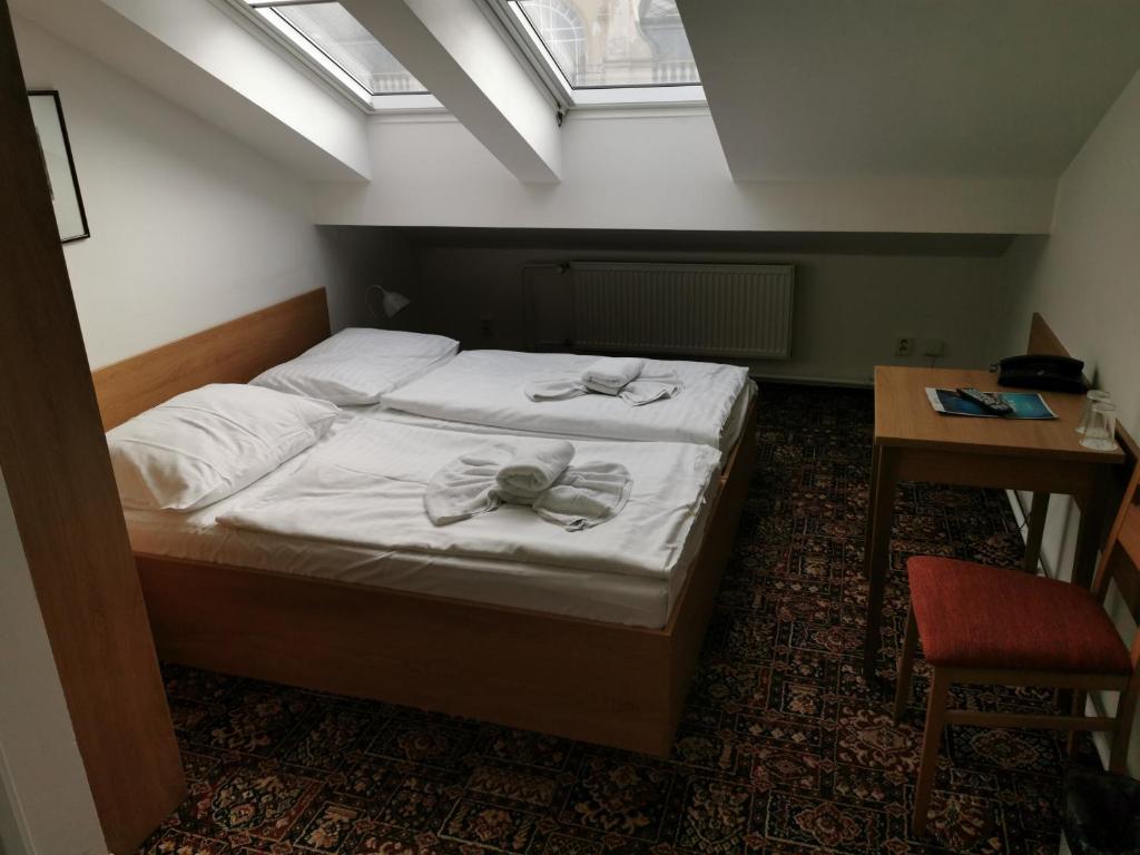Łóżko lub łóżka w pokoju w obiekcie City-Inn