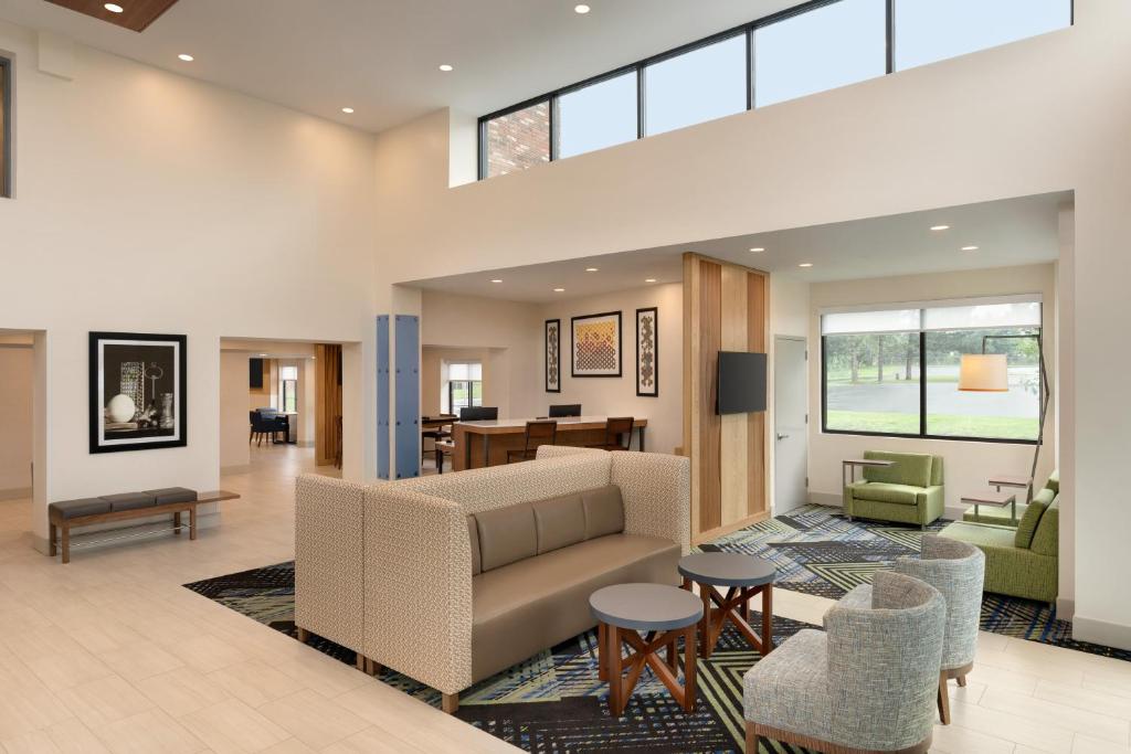 Posezení v ubytování Holiday Inn Express - Plattsburgh by IHG