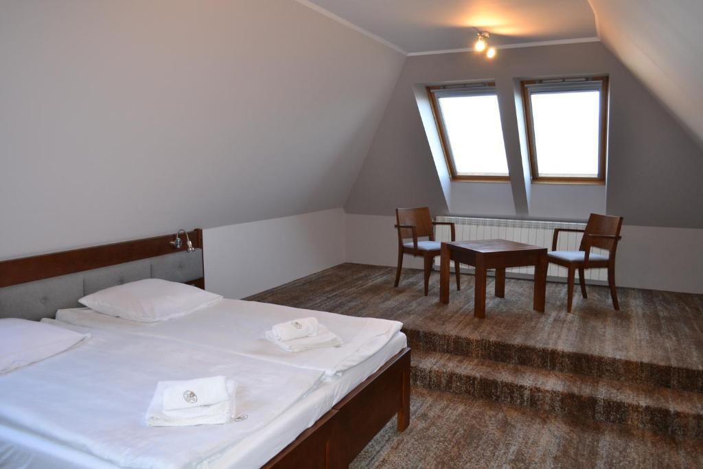 Hotel LOKIS - Triple Room With Lake View