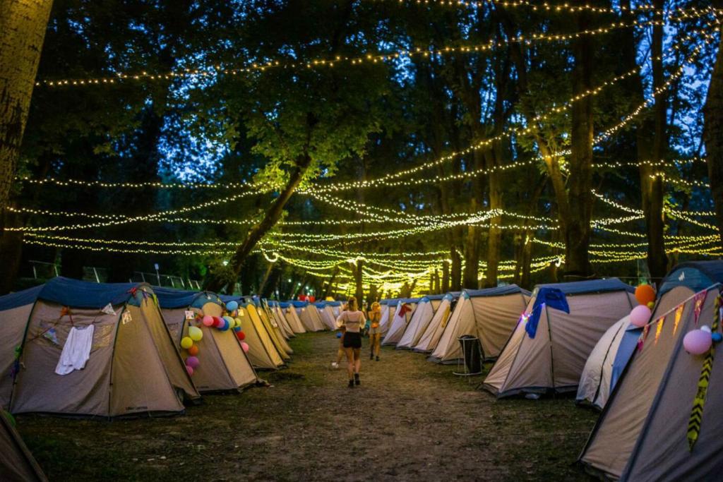 Campeggio di lusso My Tent Oktoberfest Camp (Germania Monaco di Baviera) -  Booking.com