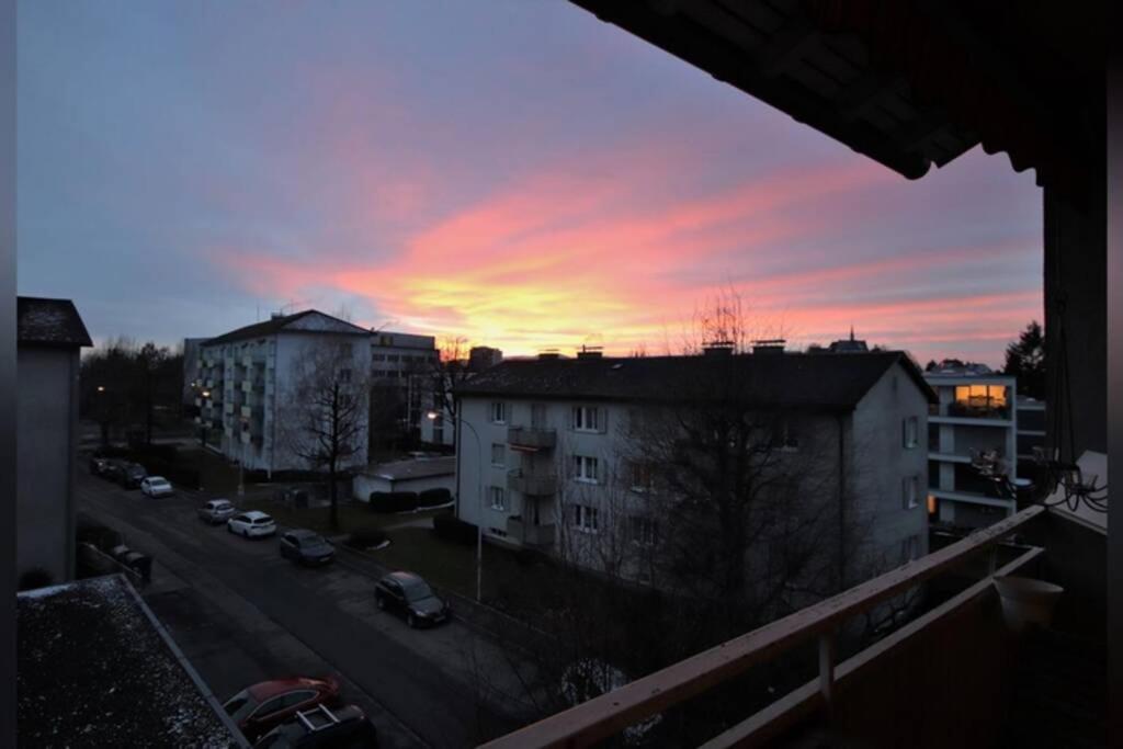 Pohľad na východ alebo západ slnka z apartmánu alebo blízkeho okolia