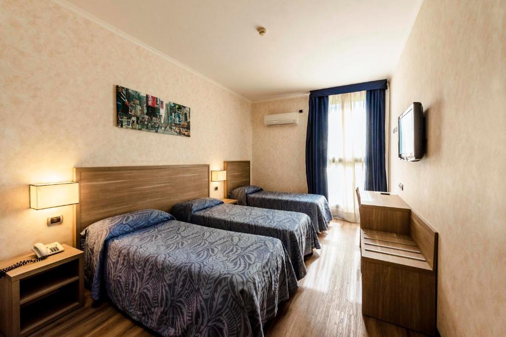Postel nebo postele na pokoji v ubytování Hotel Roma Sud