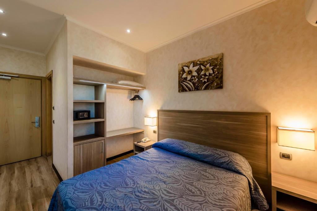 Postel nebo postele na pokoji v ubytování Hotel Roma Sud
