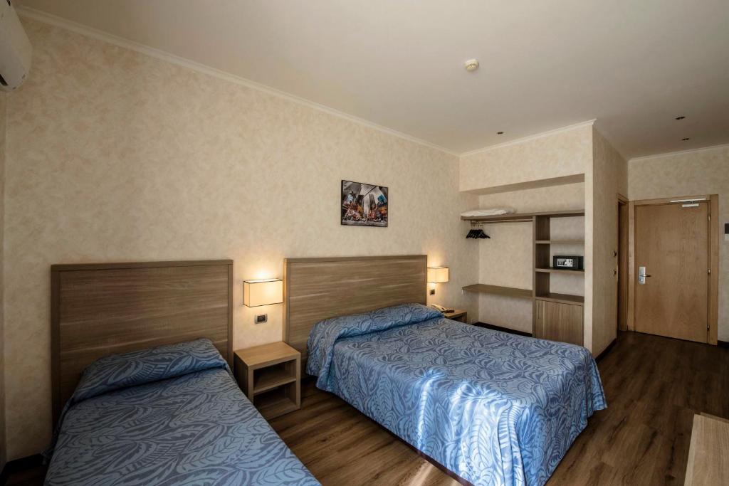 Postel nebo postele na pokoji v ubytování Hotel Roma Sud