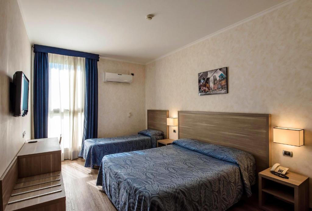 Postel nebo postele na pokoji v ubytování Hotel Roma Sud