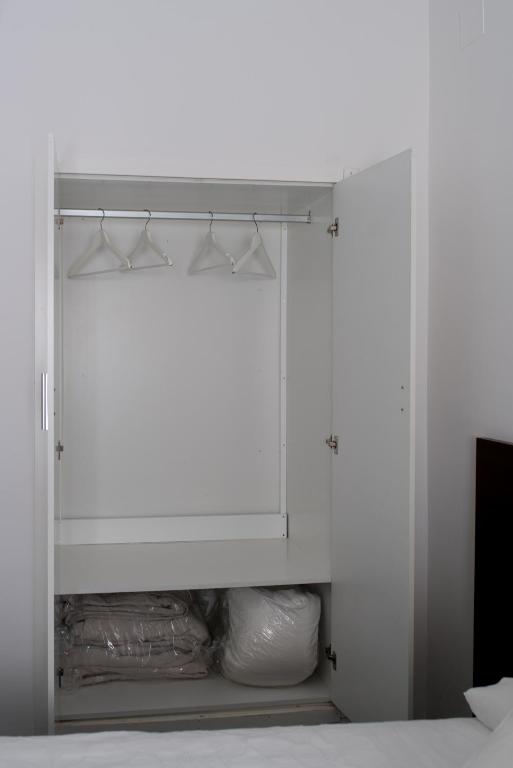 Postel nebo postele na pokoji v ubytování Hotel Madrid de Sevilla