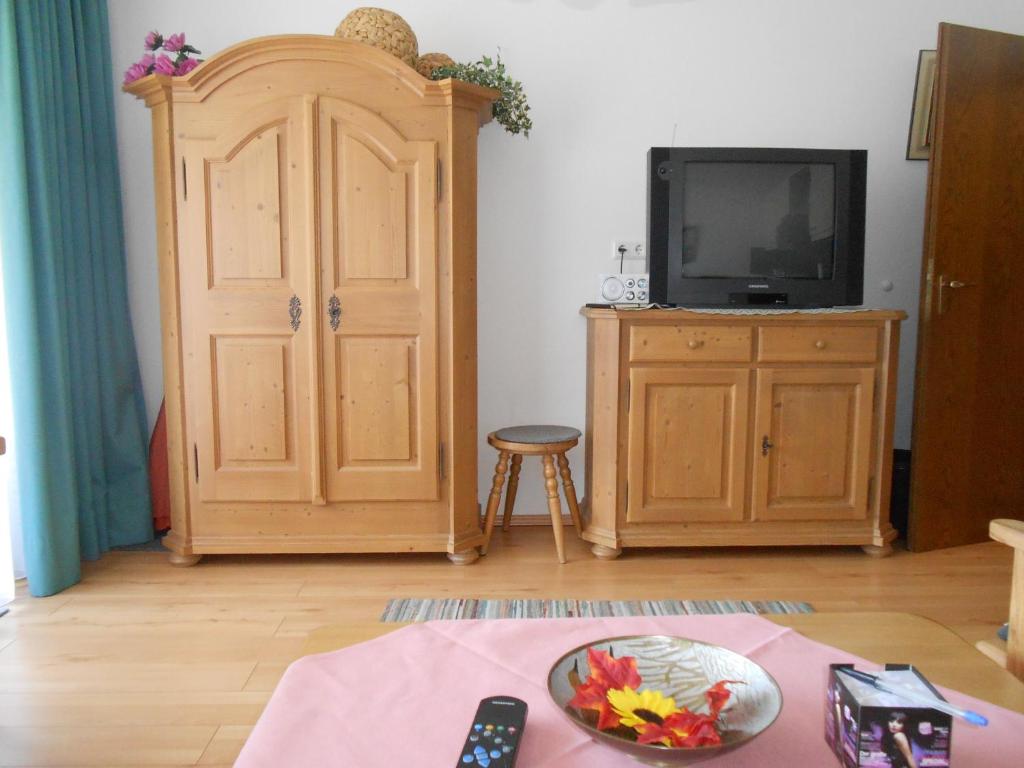 TV a/nebo společenská místnost v ubytování Farchanter Alm
