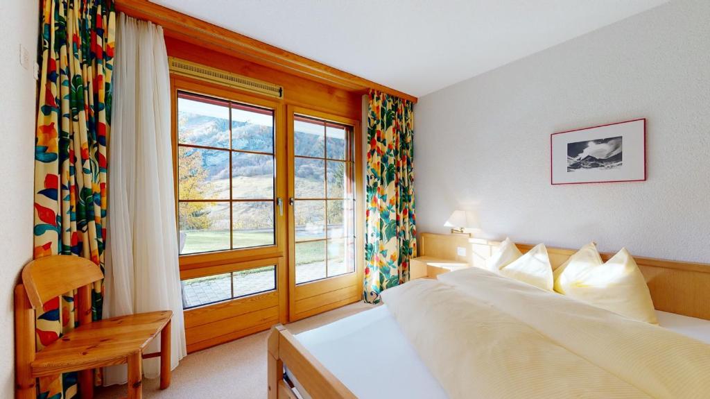 Postel nebo postele na pokoji v ubytování Mountain Escape Apartment for 5 in Leukerbad