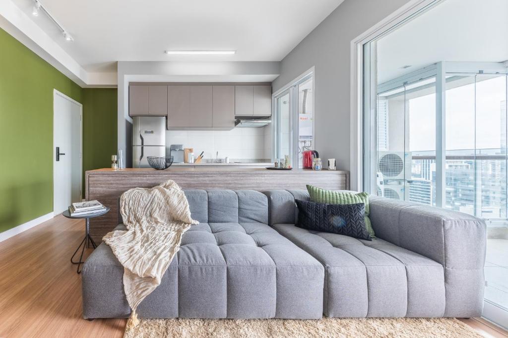  Apartamento com varanda e ótima localização - Vila Olímpia