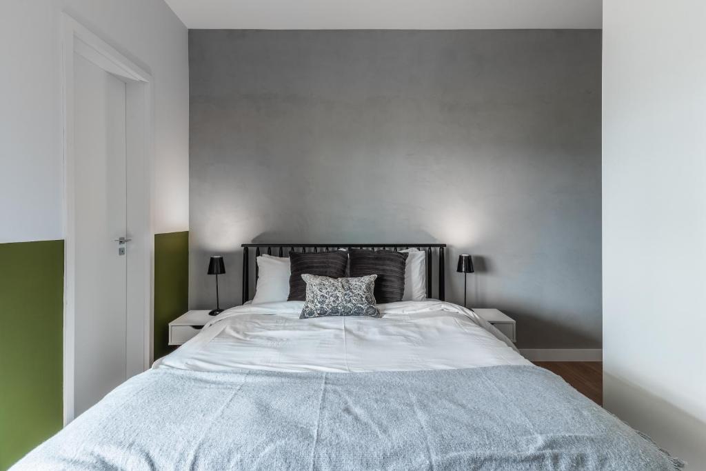  Apartamento com varanda e ótima localização - Vila Olímpia