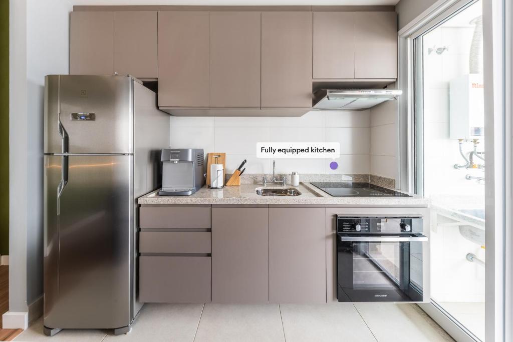  Apartamento com varanda e ótima localização - Vila Olímpia