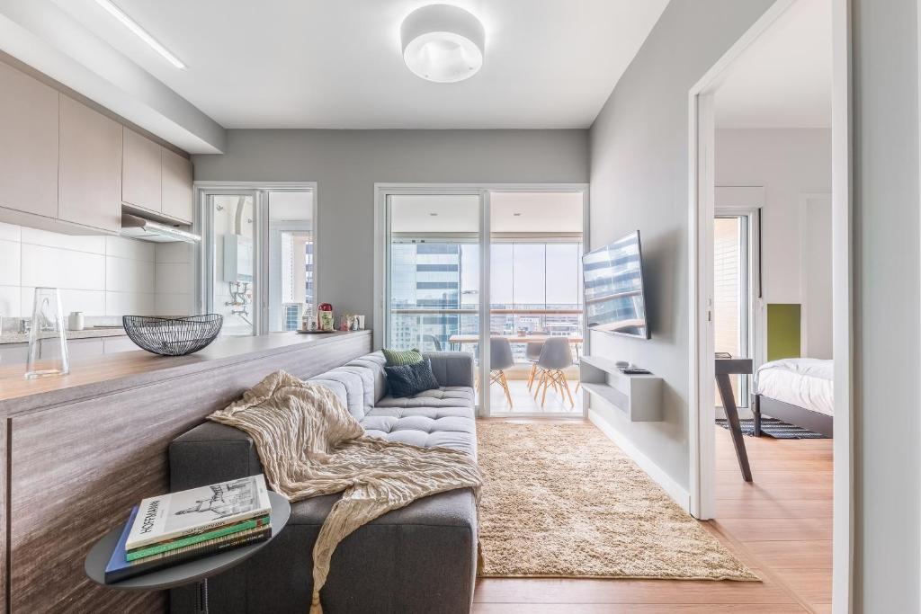  Apartamento com varanda e ótima localização - Vila Olímpia